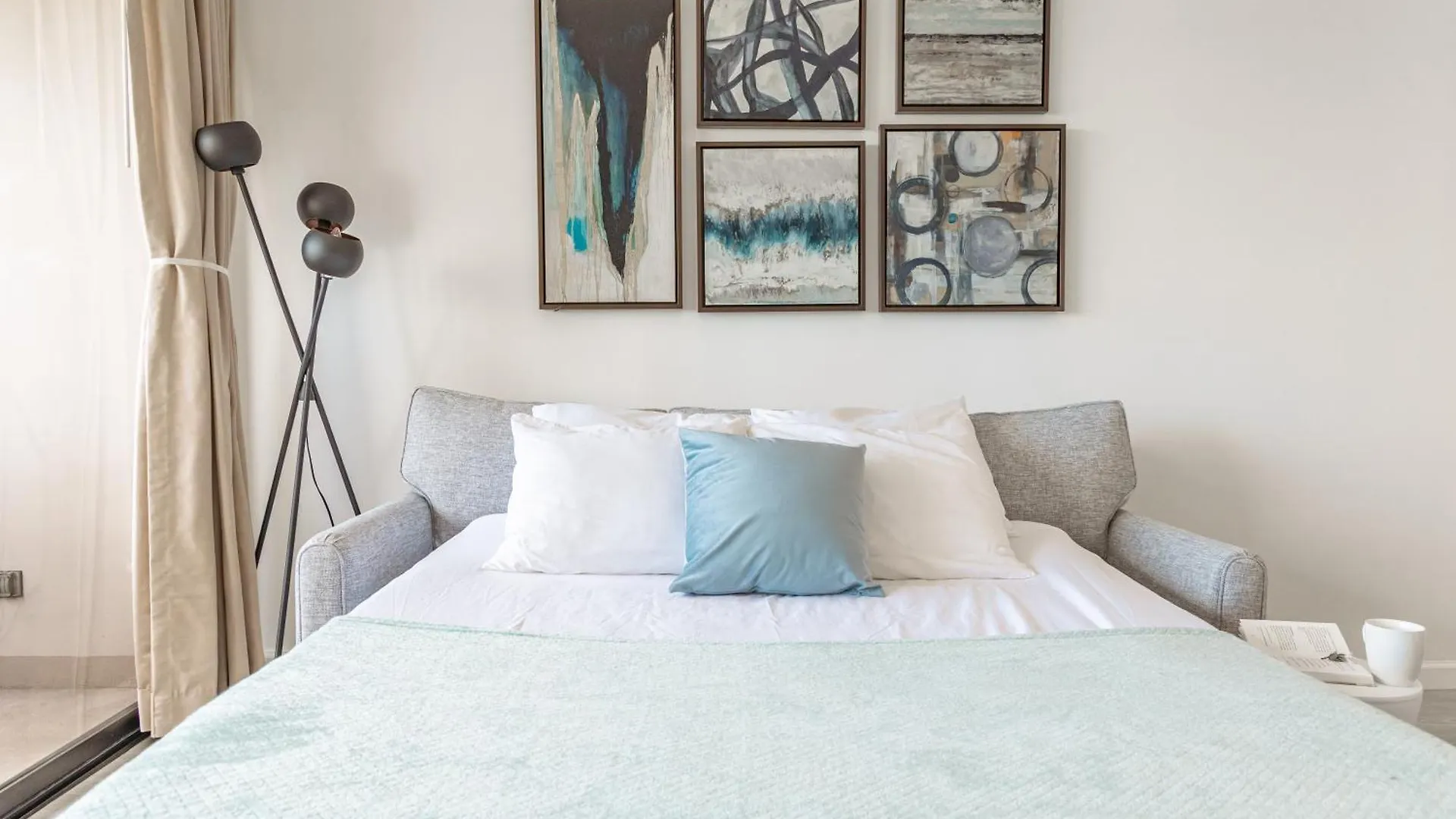 Lejlighed Newly Renovated 2 Bedroom Condo, 1 Block To Waikiki Beach, Free Parking Honolulu USA