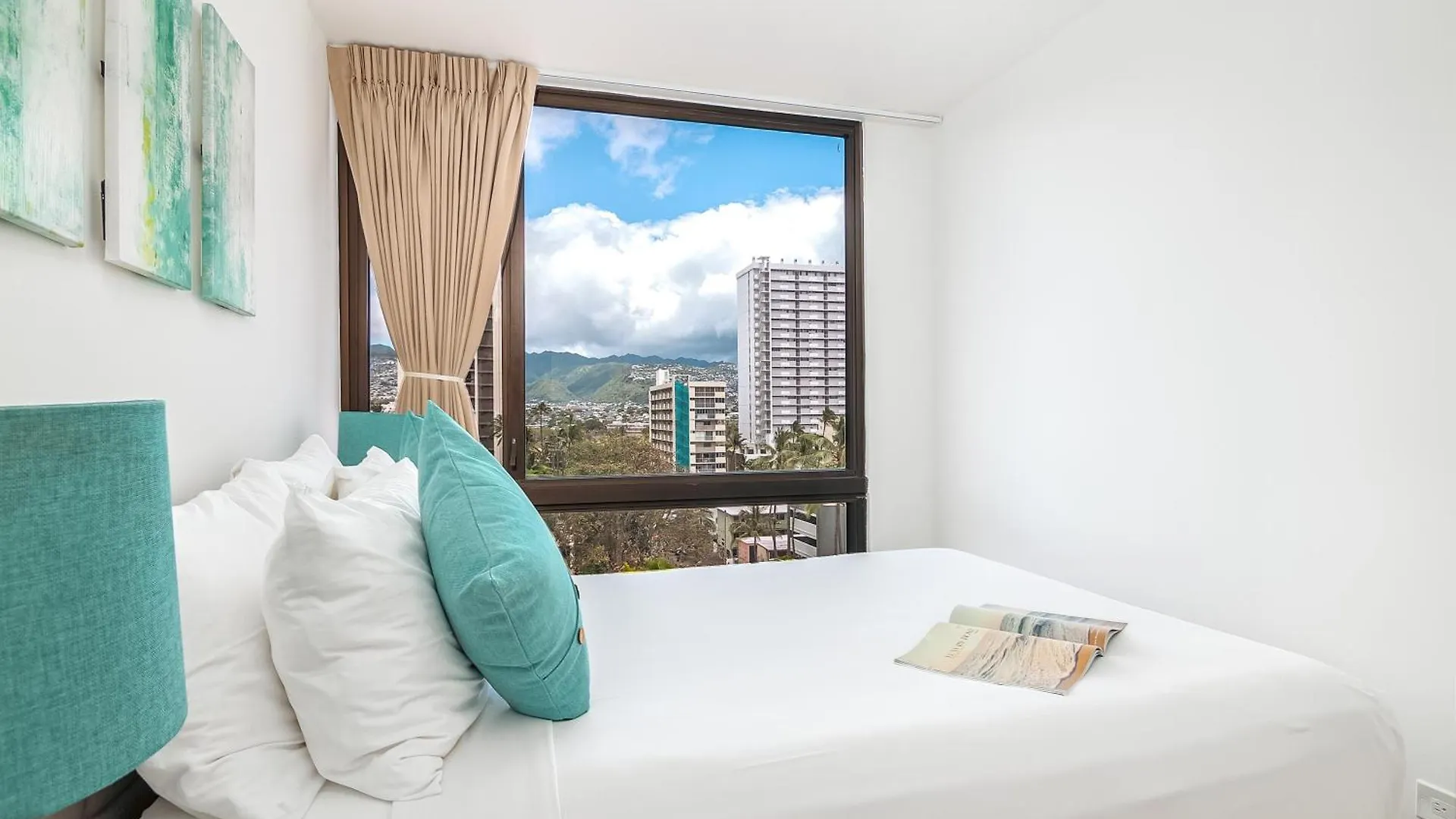 Lejlighed Newly Renovated 2 Bedroom Condo, 1 Block To Waikiki Beach, Free Parking Honolulu USA