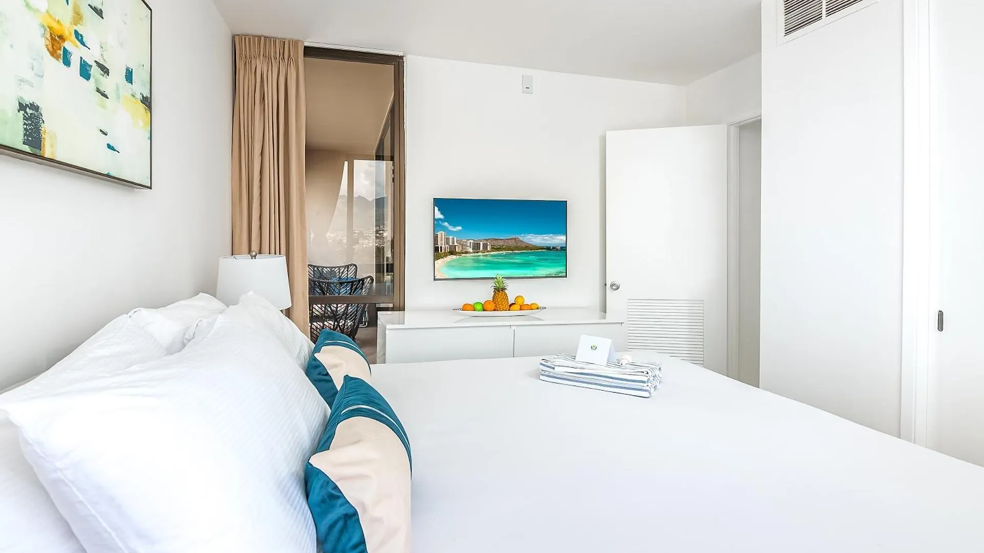 Lejlighed Newly Renovated 2 Bedroom Condo, 1 Block To Waikiki Beach, Free Parking Honolulu USA