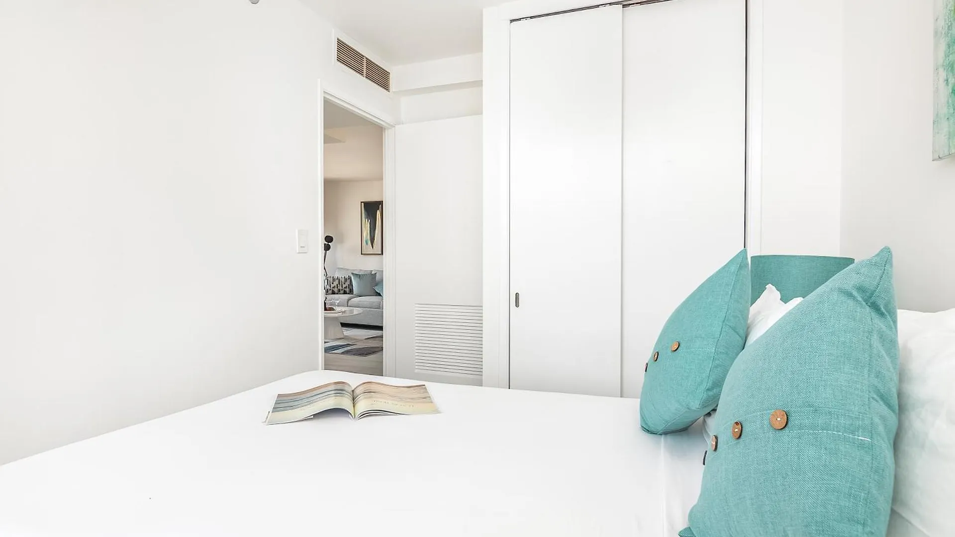 הונולולו Newly Renovated 2 Bedroom Condo, 1 Block To Waikiki Beach, Free Parking דירה