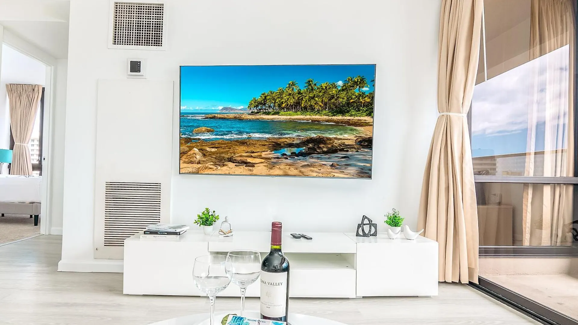 הונולולו Newly Renovated 2 Bedroom Condo, 1 Block To Waikiki Beach, Free Parking דירה