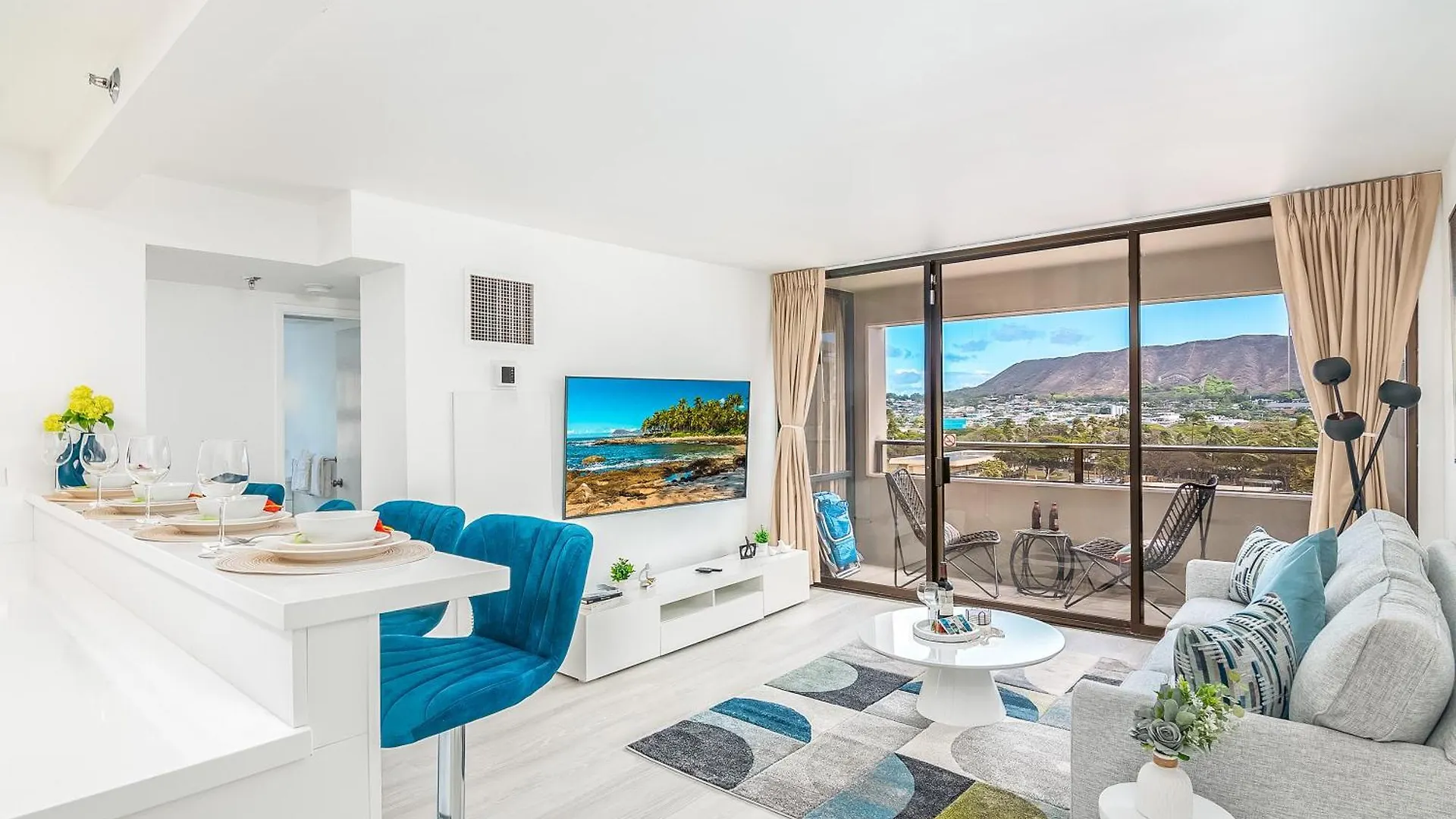 דירה הונולולו Newly Renovated 2 Bedroom Condo, 1 Block To Waikiki Beach, Free Parking ארצות הברית