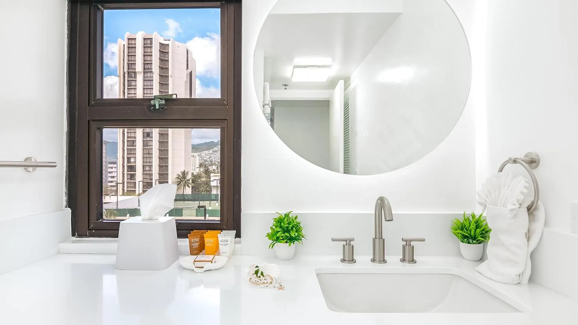 דירה הונולולו Newly Renovated 2 Bedroom Condo, 1 Block To Waikiki Beach, Free Parking